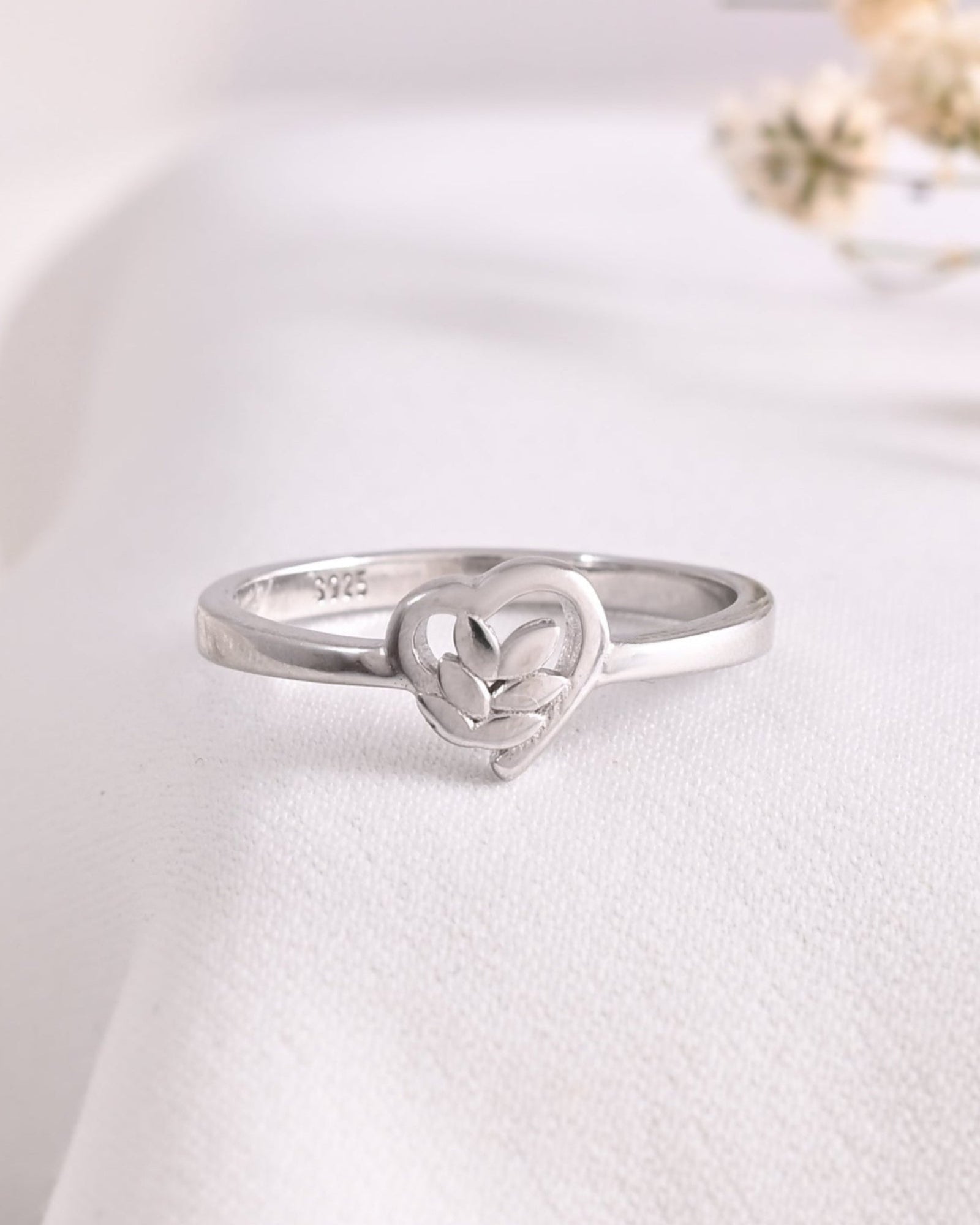 Eden Leaf Ring