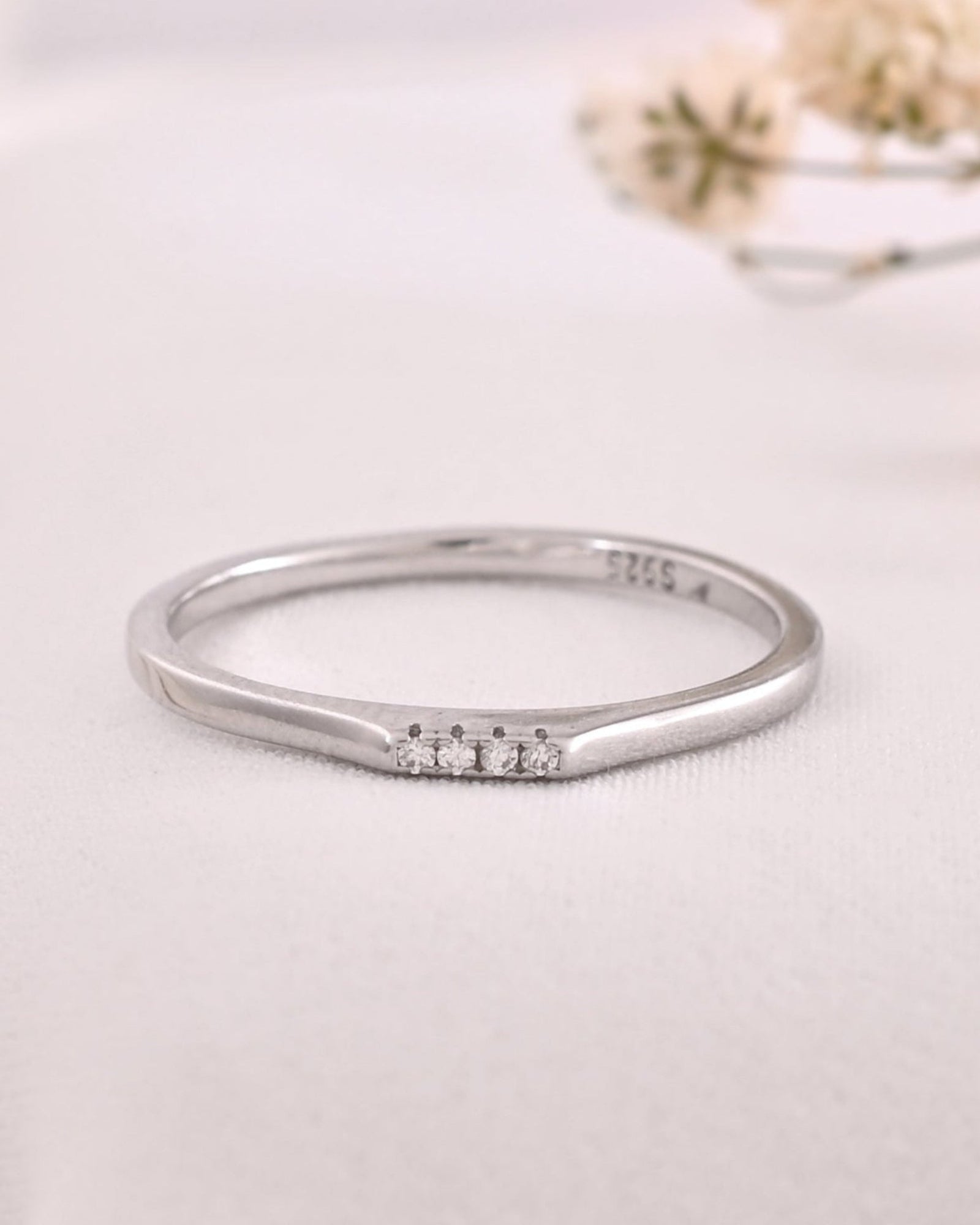 Eva Ring
