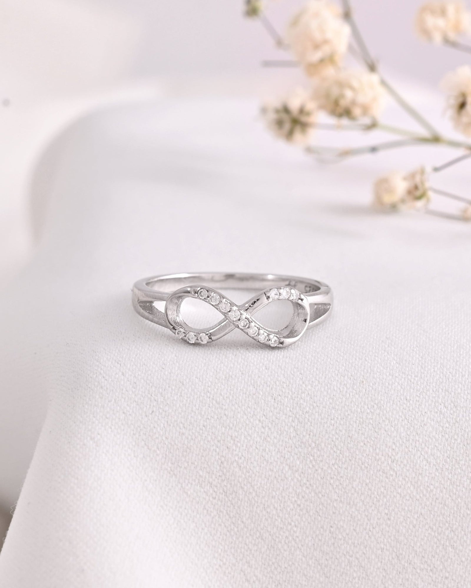 Everlasting Loop Ring