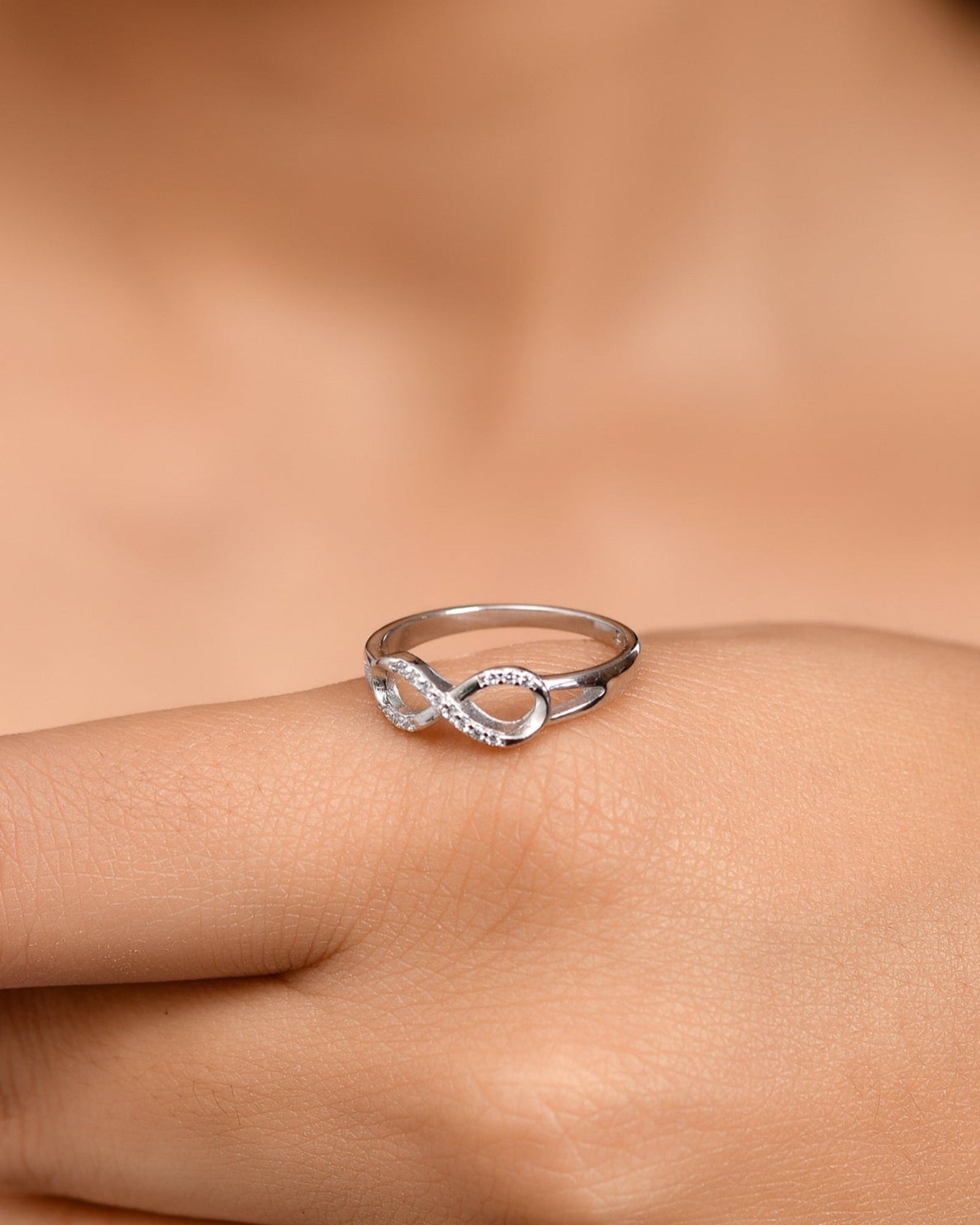 Everlasting Loop Ring