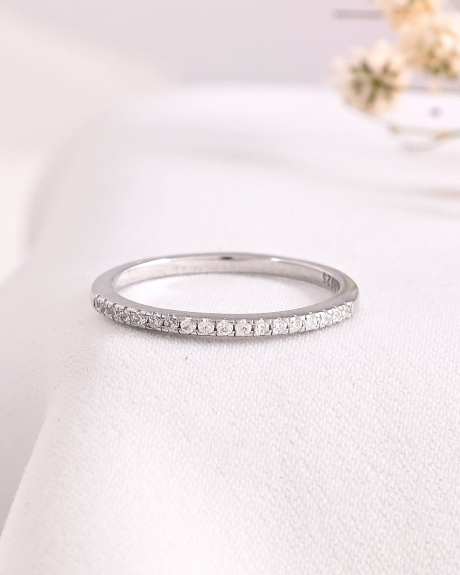 Luna Band Ring
