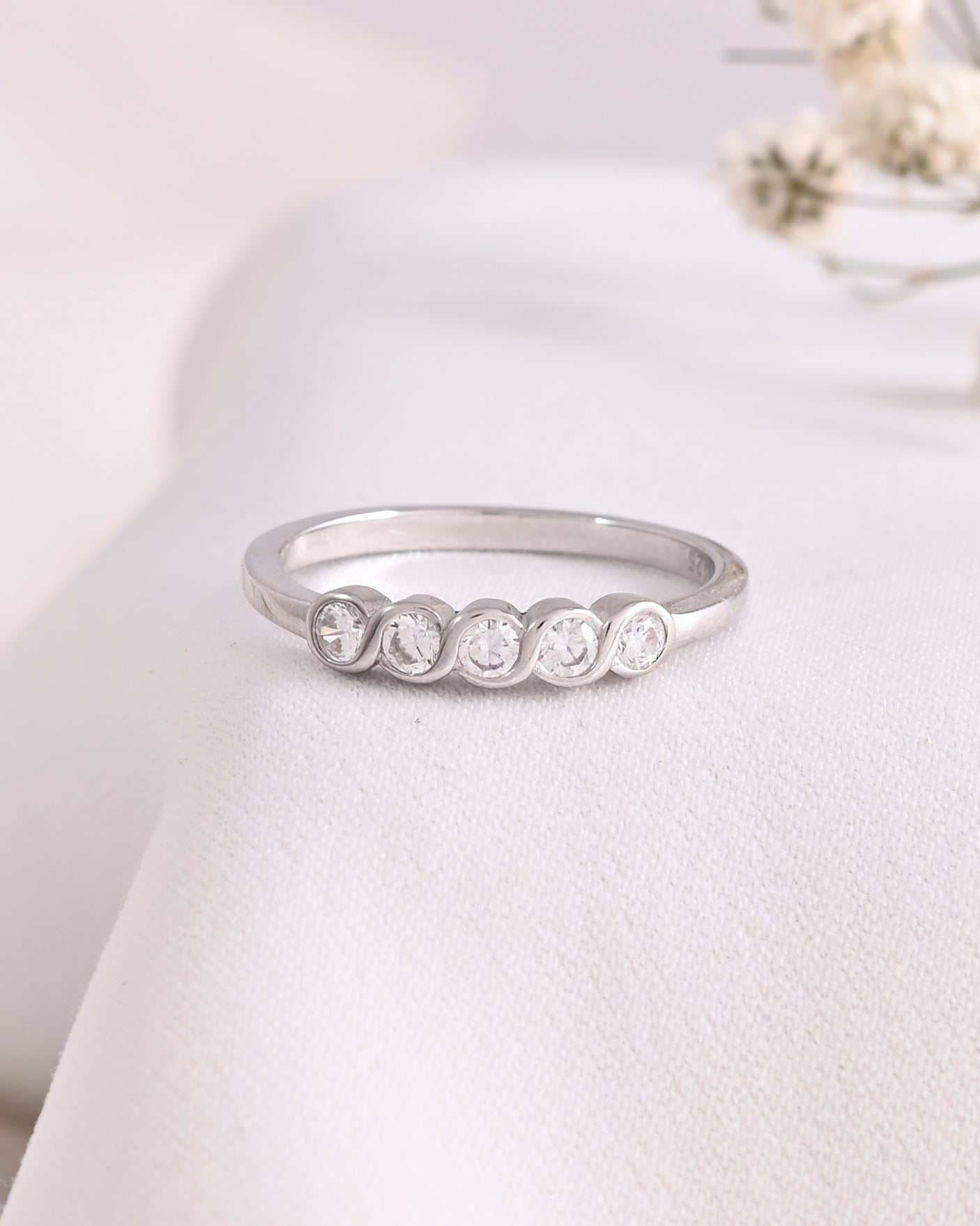 Elegant Swirl Ring