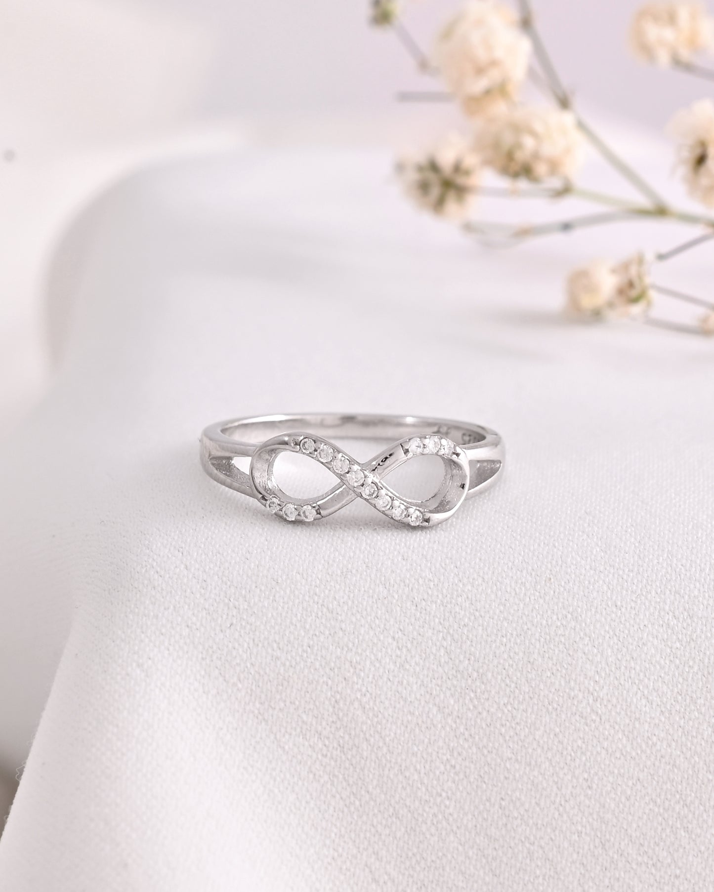 Everlasting Loop Ring