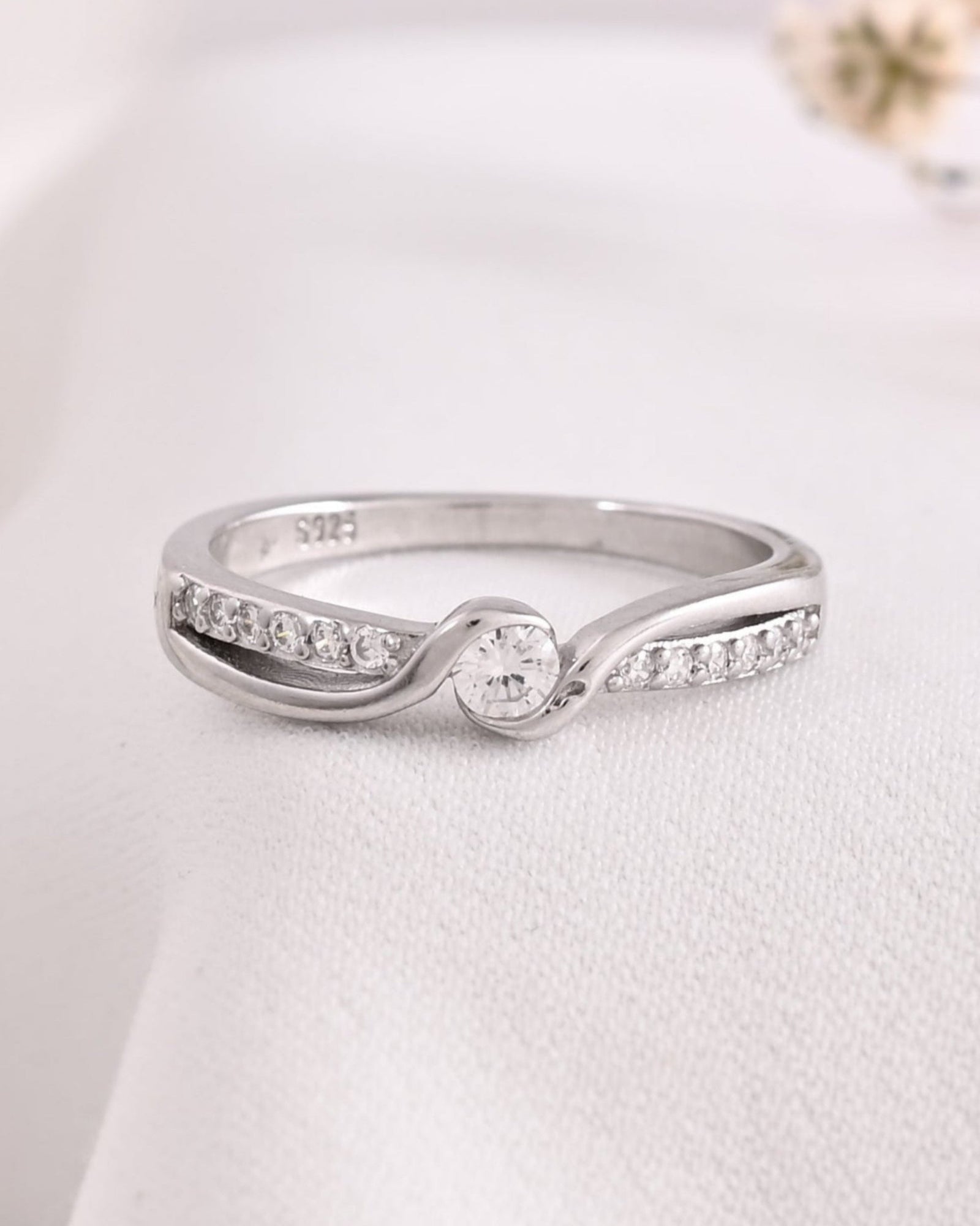 Nuvia Ring