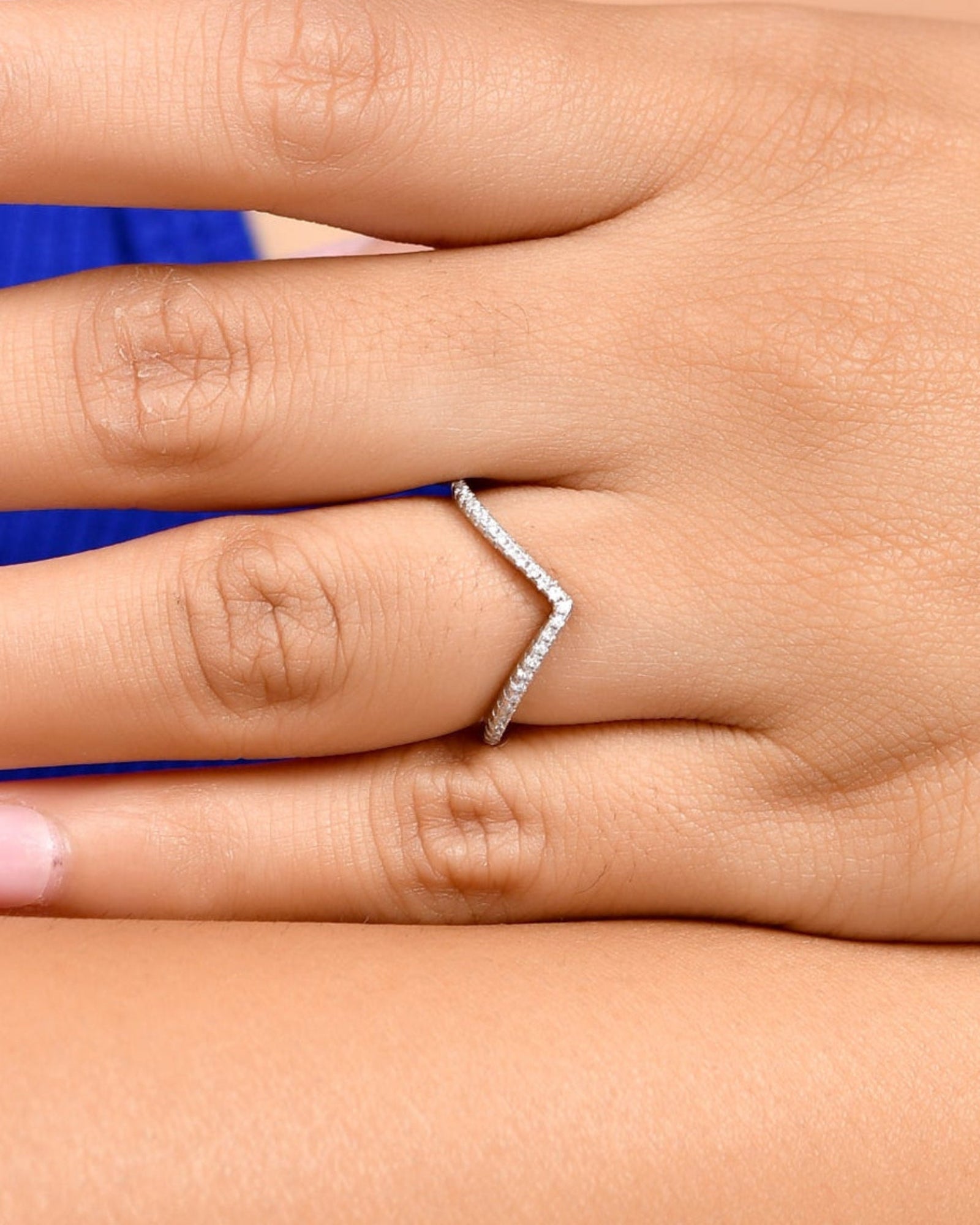V Crest Ring